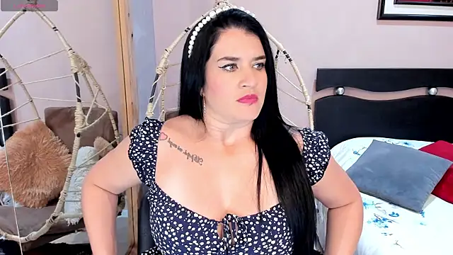 LenaRuiz  online show from January 6, 11:58 am