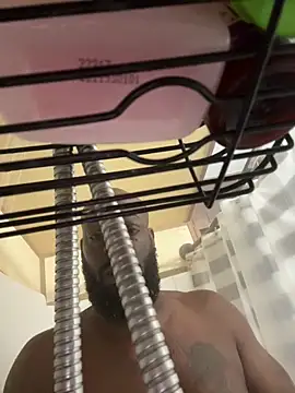 Snapshot of SukItSlo444 chatting on January 17, 4:17 am SukItSlo444 online show from January 17, 4:17 am