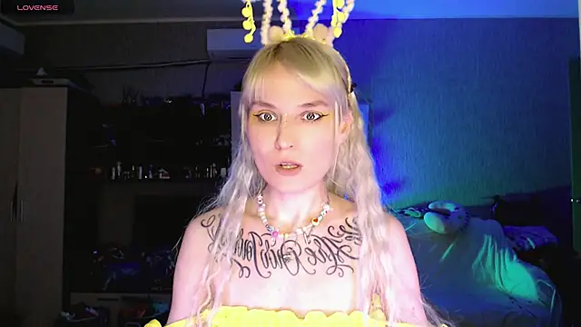 mischellemeow13 online show from March 16, 12:49 am