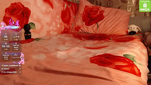 Snapshot of _M_i_a___ chatting on May 23, 2:21 pm M i a online show from May 23, 2:21 pm