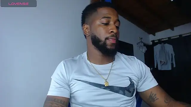 Snapshot of Drake_Nassir4 chatting on June 6, 5:23 am Drake Nassir4 online show from June 6, 5:23 am