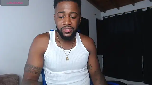 Snapshot of Drake_Nassir4 chatting on July 7, 7:23 am Drake Nassir4 online show from July 7, 7:23 am