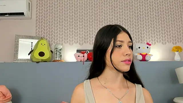 Snapshot of CheryelFox chatting on May 20, 11:44 pm CheryelFox online show from May 20, 11:44 pm