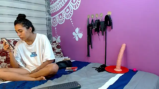 AntonellaAndNoah online show from February 11, 5:12 am