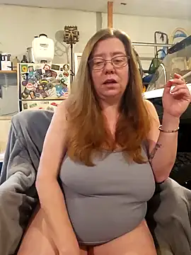 Snapshot of MsShelby40 chatting on May 2, 9:53 pm MsShelby40 online show from May 2, 9:53 pm