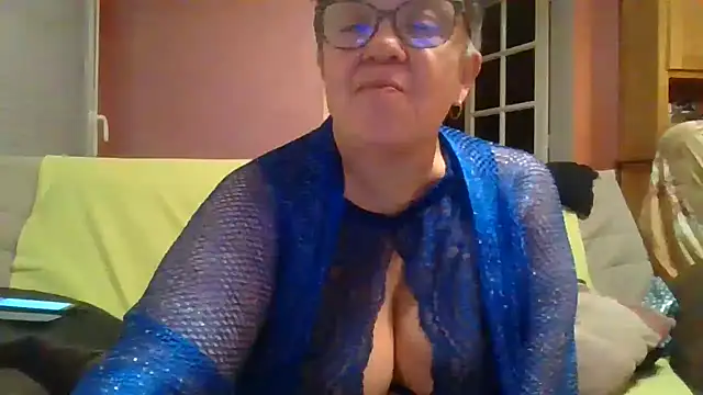 Vandeae44 online show from February 3, 8:58 pm