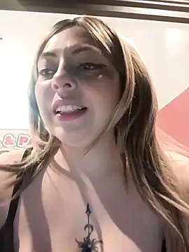 madelaine- online show from December 18, 6:25 pm