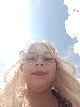 madelaine- online show from March 14, 6:35 pm