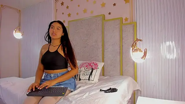 cute mia23 online show from December 1, 4:29 pm