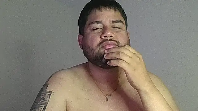 GABRIELGARCIA1313 online show from June 30, 6:31 pm