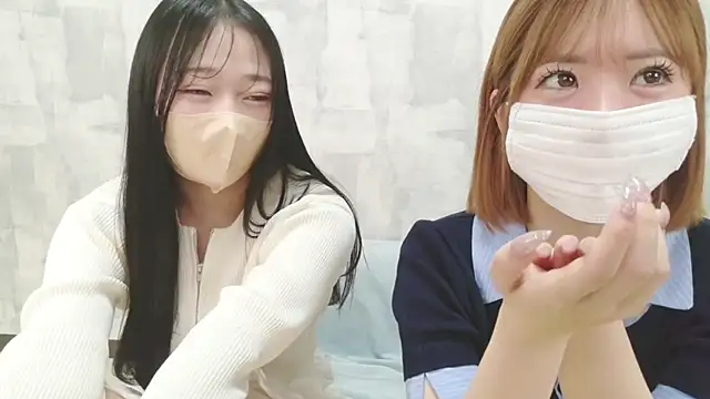 Snapshot of LOVE_MOMO_LOVE chatting on May 5, 12:24 pm LOVE MOMO LOVE online show from May 5, 12:24 pm