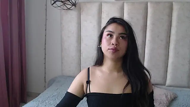 Snapshot of hinataleecs chatting on December 13, 8:58 pm hinataleecs online show from December 13, 8:58 pm