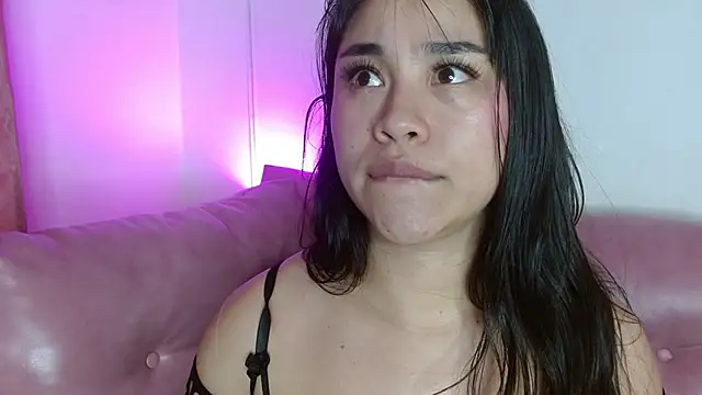 Snapshot of hinataleecs chatting on December 14, 9:03 am hinataleecs online show from December 14, 9:03 am