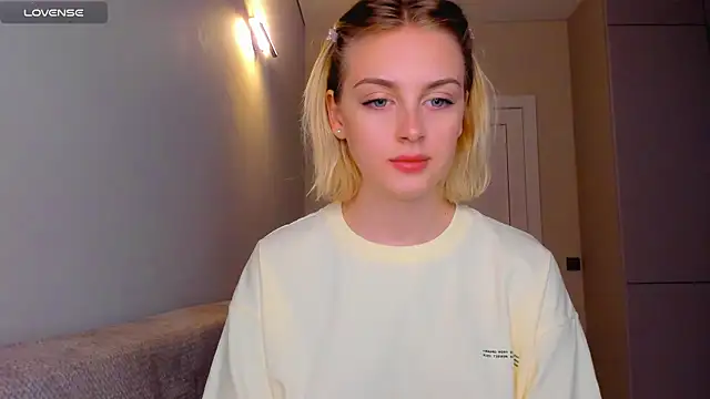 pretty girlnextdoor online show from December 7, 5:42 pm