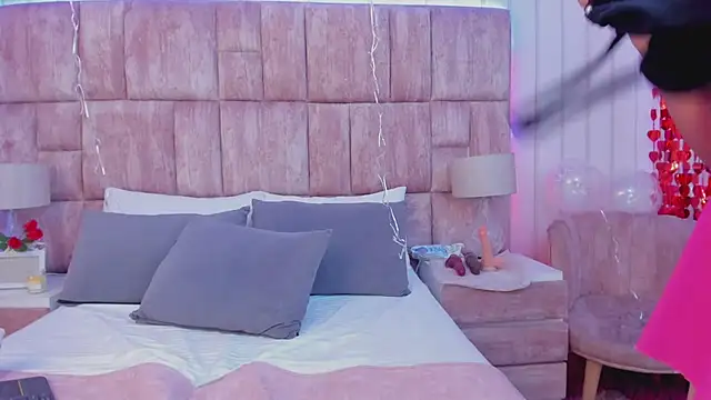 Cloesweet 1 online show from February 14, 6:40 pm