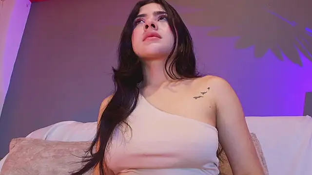 adara johnson   online show from April 17, 11:46 am