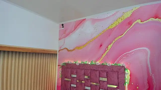 Daisy  rose online show from April 11, 3:00 am