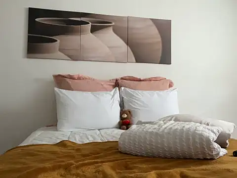 NadiaBanks online show from September 22, 5:59 pm