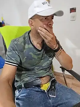 latinmartin73 online show from July 13, 4:32 pm