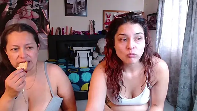 Snapshot of Marilynselxoveanalhard chatting on May 26, 1:29 pm Marilynselxoveanalhard online show from May 26, 1:29 pm