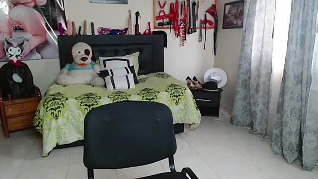 Snapshot of Marilynselxoveanalhard chatting on June 5, 1:17 pm Marilynselxoveanalhard online show from June 5, 1:17 pm