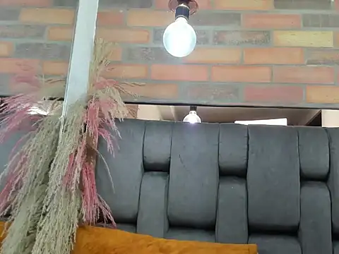 JESSYCORTES online show from March 28, 4:23 am