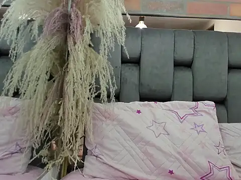 JESSYCORTES online show from April 18, 5:33 am