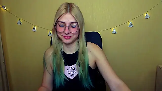 Luna Lush  online show from December 5, 7:27 am