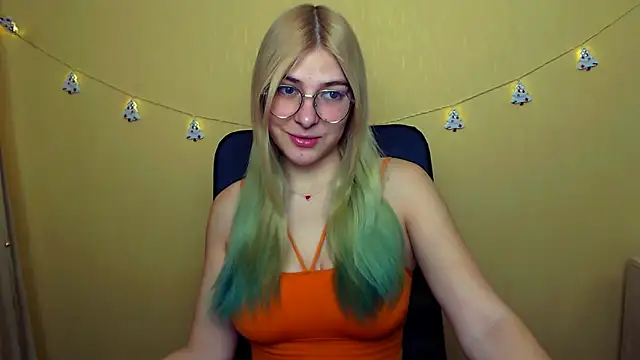 Luna Lush  online show from December 8, 9:13 am