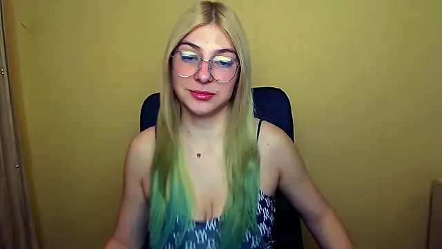 Luna Lush  online show from January 8, 8:27 am