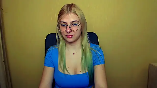 Luna Lush  online show from January 25, 8:31 am