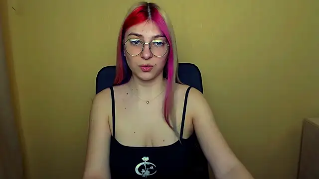 Luna Lush  online show from March 5, 8:32 am