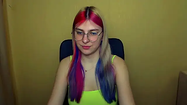 Luna Lush  online show from March 11, 8:20 am