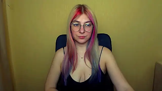 Luna Lush  online show from March 20, 9:04 am