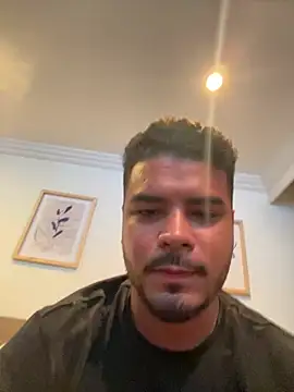 Snapshot of thiagowes chatting on March 16, 12:38 am thiagowes online show from March 16, 12:38 am