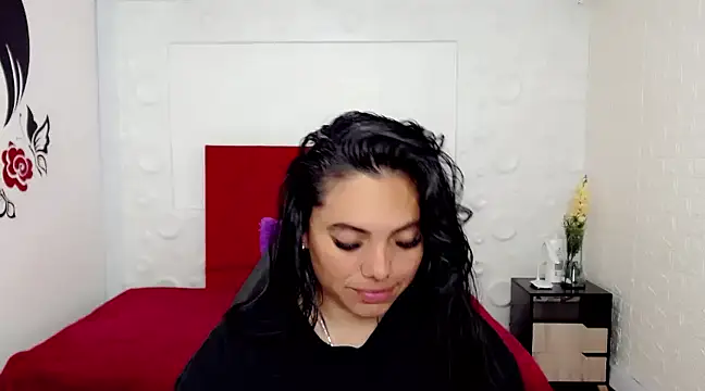 Snapshot of Scarlet_Magics chatting on December 6, 6:39 pm Scarlet Magics online show from December 6, 6:39 pm
