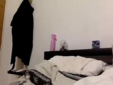 Snapshot of vanillesoumise chatting on March 4, 8:48 pm vanillesoumise online show from March 4, 8:48 pm