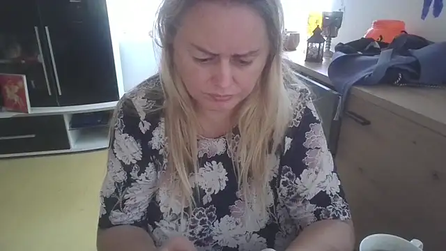 Snapshot of Meliss_Official9 chatting on September 27, 7:02 am Meliss Official9 online show from September 27, 7:02 am