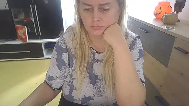 Snapshot of Meliss_Official9 chatting on September 29, 8:30 am Meliss Official9 online show from September 29, 8:30 am