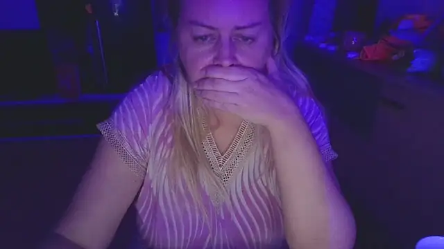 Snapshot of Meliss_Official9 chatting on October 11, 5:44 pm Meliss Official9 online show from October 11, 5:44 pm