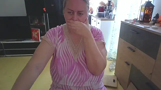 Snapshot of Meliss_Official9 chatting on October 12, 8:46 am Meliss Official9 online show from October 12, 8:46 am