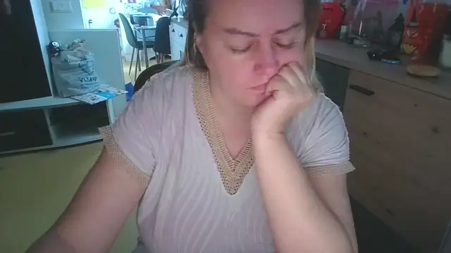 Snapshot of Meliss_Official9 chatting on November 13, 10:58 am Meliss Official9 online show from November 13, 10:58 am