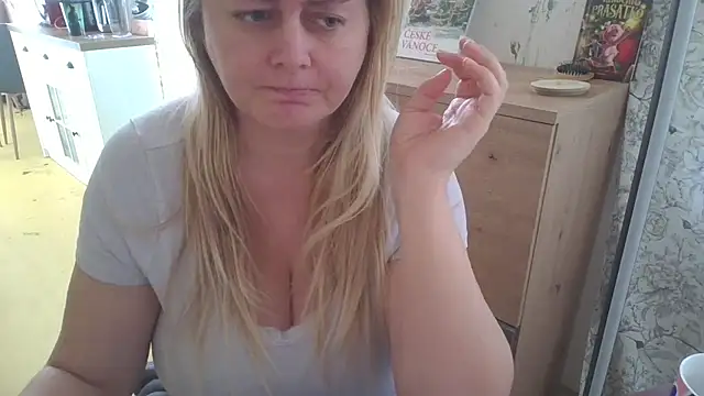 Snapshot of Meliss_Official9 chatting on November 20, 9:31 am Meliss Official9 online show from November 20, 9:31 am