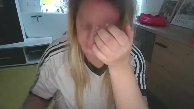 Snapshot of Meliss_Official9 chatting on November 25, 9:31 am Meliss Official9 online show from November 25, 9:31 am