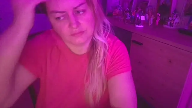 Snapshot of Meliss_Official9 chatting on December 19, 5:58 am Meliss Official9 online show from December 19, 5:58 am