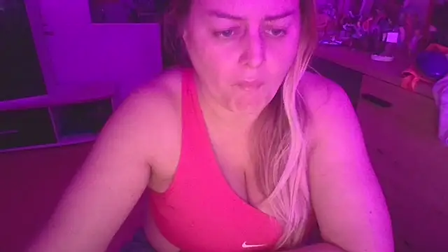 Snapshot of Meliss_Official9 chatting on December 20, 8:49 pm Meliss Official9 online show from December 20, 8:49 pm