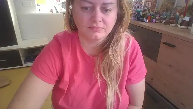 Snapshot of Meliss_Official9 chatting on January 11, 8:19 am Meliss Official9 online show from January 11, 8:19 am