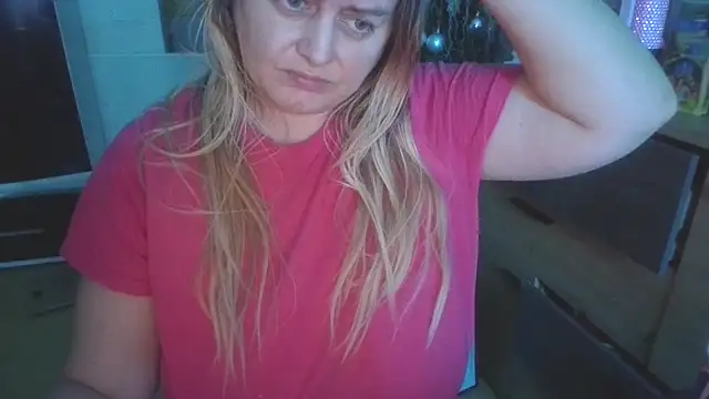 Snapshot of Meliss_Official9 chatting on January 15, 10:13 pm Meliss Official9 online show from January 15, 10:13 pm