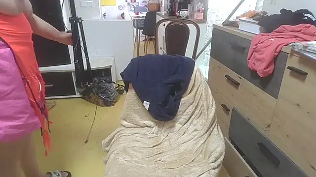 Snapshot of Meliss_Official9 chatting on February 15, 8:57 am Meliss Official9 online show from February 15, 8:57 am