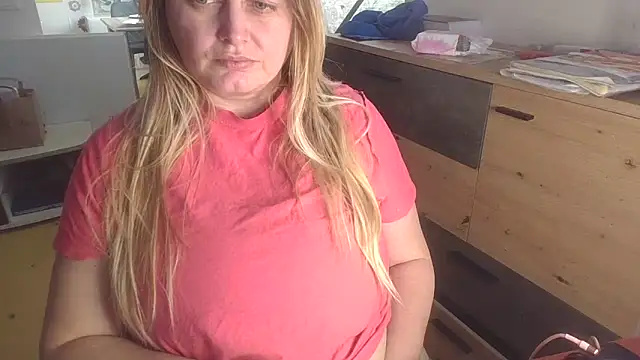 Snapshot of Meliss_Official9 chatting on February 16, 10:00 am Meliss Official9 online show from February 16, 10:00 am